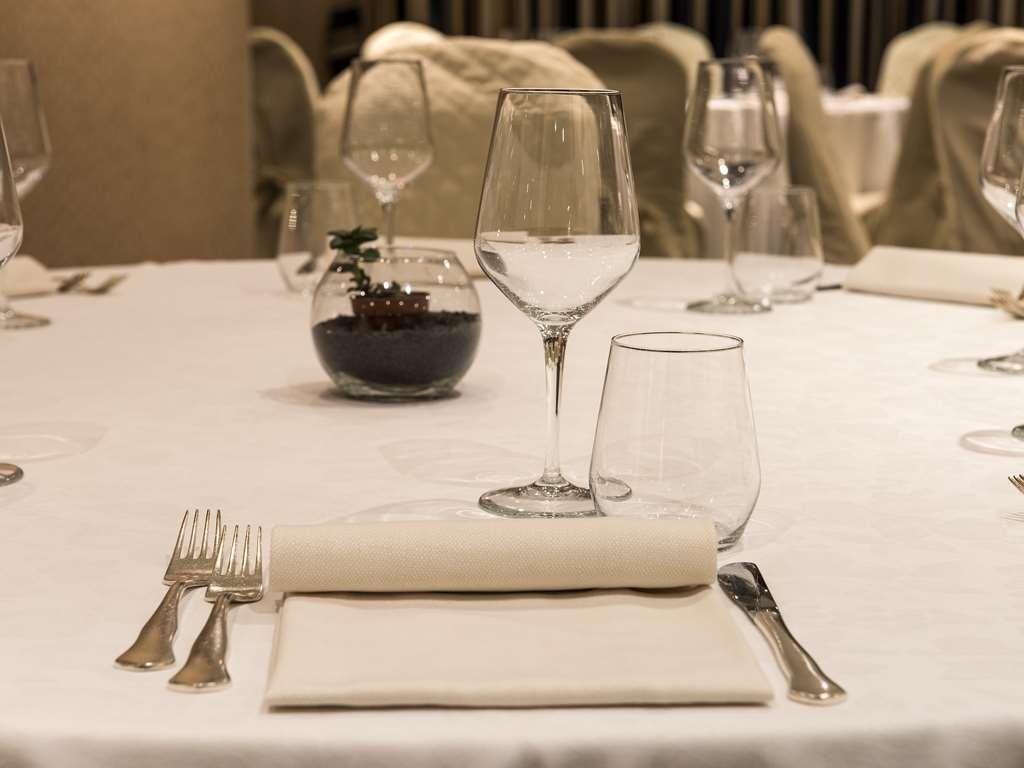 Flyon Hotel & Conference Center Bolonia Restaurante foto Restaurant