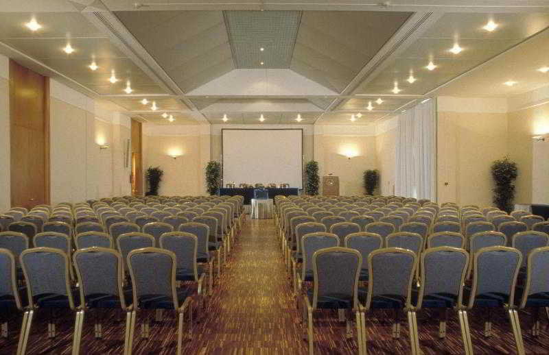 Flyon Hotel & Conference Center Bolonia Exterior foto The conference hall